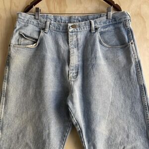 Wrangler Rugged Wear Jeans Mens 40x30 Light Wash Blue Denim Straight 36001WJ